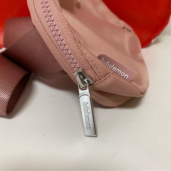 Lululemon Everywhere Belt Bag NWT Pink Pastel - Picture 12 of 13